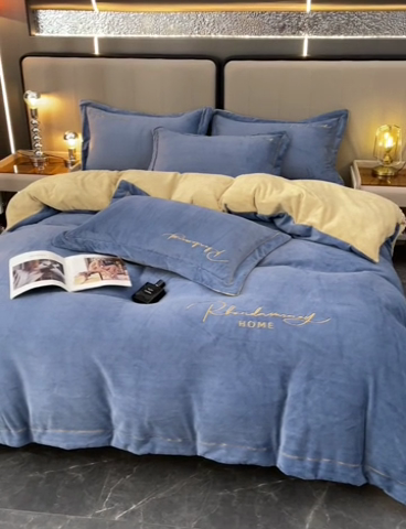 91家纺网 家纺一手货源 找家纺 笙意家纺 2025新款牛奶绒刺绣四件套-爱丁堡系列 爱丁堡-宾利蓝+奶茶