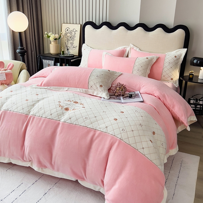 91家纺网 家纺一手货源 找家纺 （总）绒世界 2024秋冬高端刺绣菲曼牛奶绒四件套