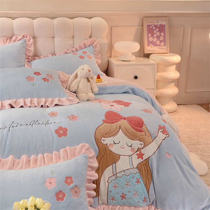 91家纺网 家纺一手货源 找家纺 绒世界 2024新款高档贴布绣甜心公主牛奶绒四件套 甜心公主-蓝粉