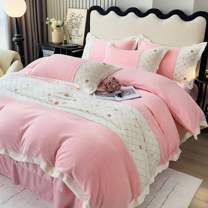 91家纺网 家纺一手货源 找家纺 （总）绒世界 2024秋冬高端刺绣菲曼牛奶绒四件套