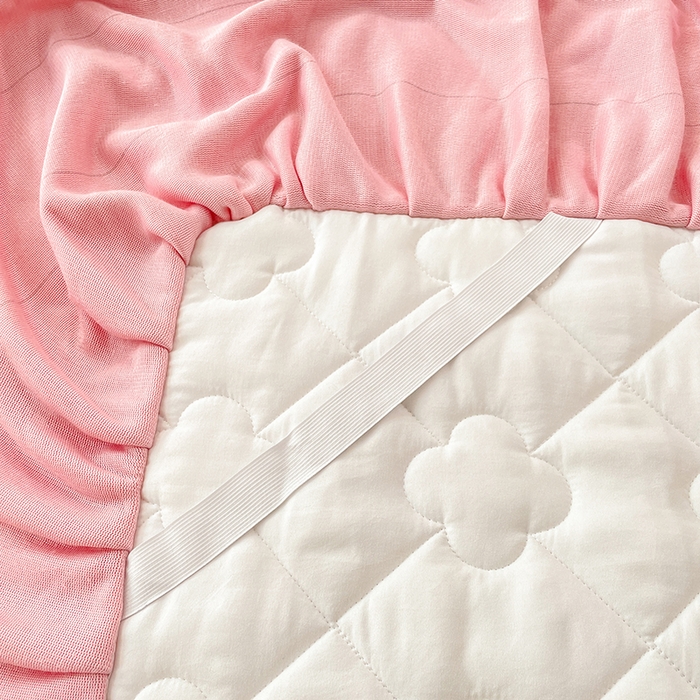 91家纺网 家纺一手货源 找家纺 梦舒羽 牛奶绒夹棉床裙床罩床单床盖床护垫套三件套 樱花粉