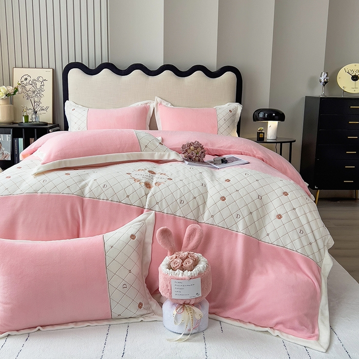 91家纺网 家纺一手货源 找家纺 （总）绒世界 2024秋冬高端刺绣菲曼牛奶绒四件套