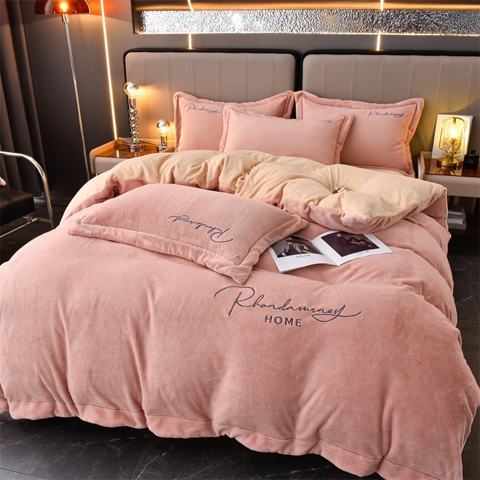 91家纺网 家纺一手货源 找家纺 笙意家纺 2025新款牛奶绒刺绣四件套-爱丁堡系列 爱丁堡-可可粉+香槟