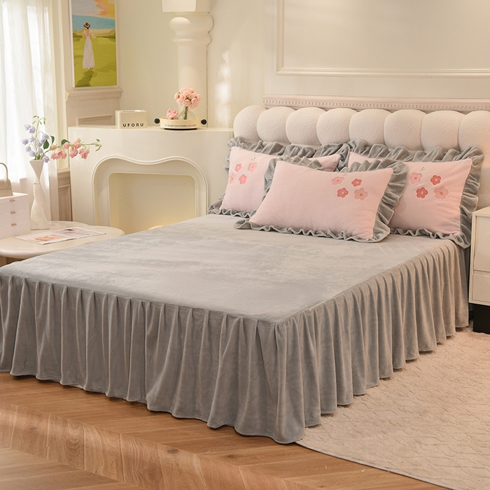 91家纺网 家纺一手货源 找家纺 绒世界 2024新款高档贴布绣甜心公主牛奶绒四件套 甜心公主-粉灰