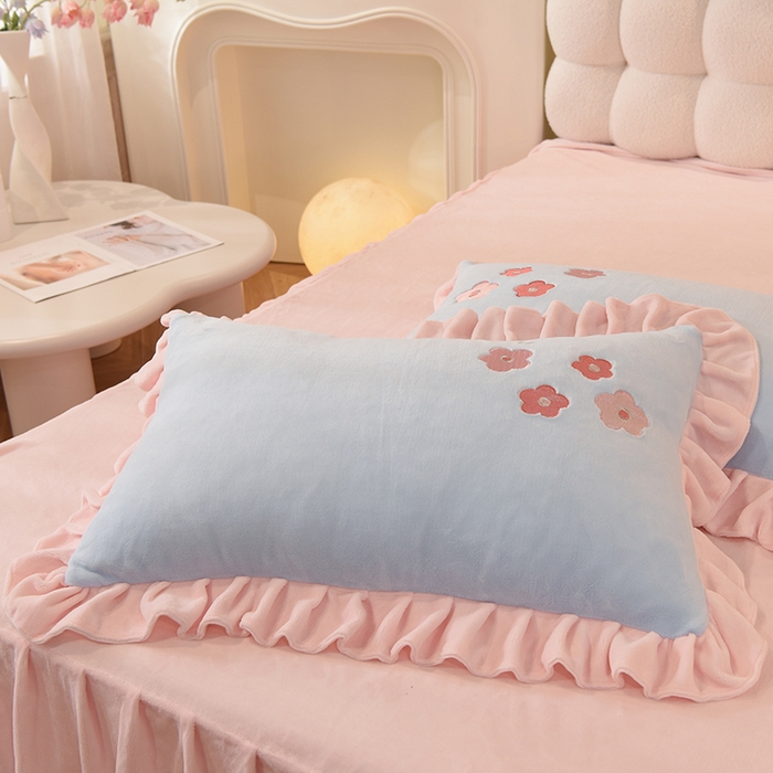 91家纺网 家纺一手货源 找家纺 绒世界 2024新款高档贴布绣甜心公主牛奶绒四件套 甜心公主-蓝粉