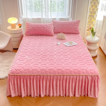 91家纺网 家纺一手货源 找家纺 圣比熊 牛奶绒夹棉床裙床罩床单床盖床护垫套三件套 樱花粉