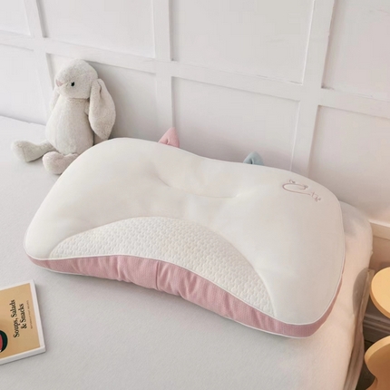 91家纺网 家纺一手货源 找家纺 （总）其乐 2023新款萌萌猫乳胶分区护颈枕护肩枕超30天不退不换 