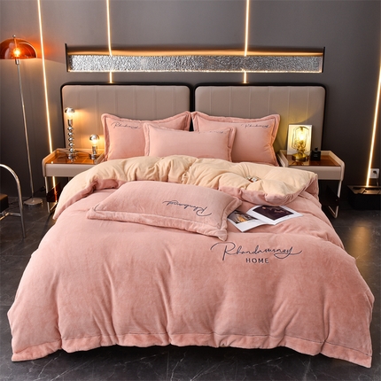 91家纺网 家纺一手货源 找家纺 笙意家纺 2025新款牛奶绒刺绣四件套-爱丁堡系列 爱丁堡-可可粉+香槟