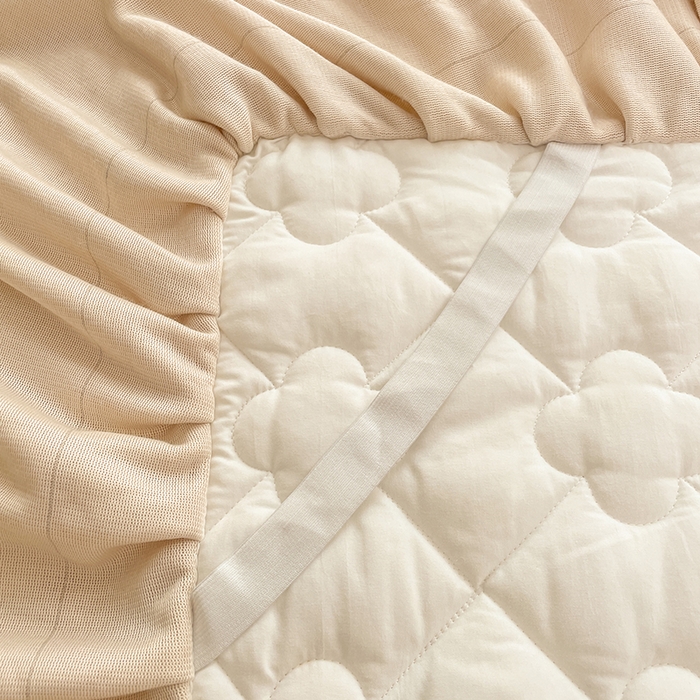 91家纺网 家纺一手货源 找家纺 梦舒羽 牛奶绒夹棉床裙床罩床单床盖床护垫套三件套 米黄