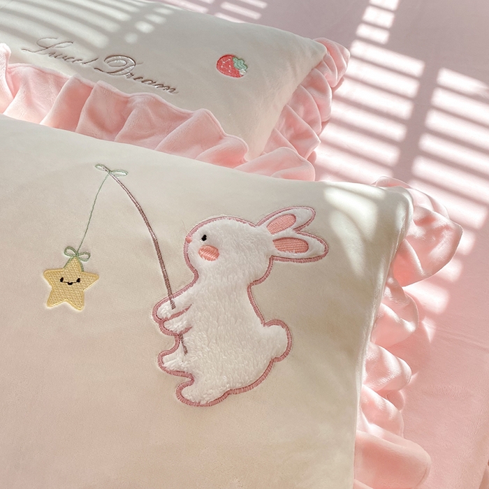 91家纺网 家纺一手货源 找家纺 （总）绒世界 2024新款牛奶绒摘星兔贴布绣牛奶绒四件套