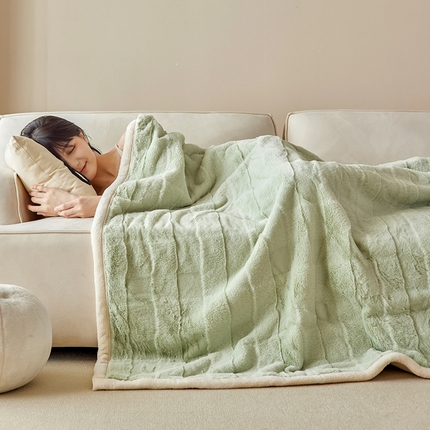 91家纺网 家纺一手货源 找家纺 铭动家纺 2023新款顺滑柔软亲肤兔毛绒北极绒毛毯 果绿