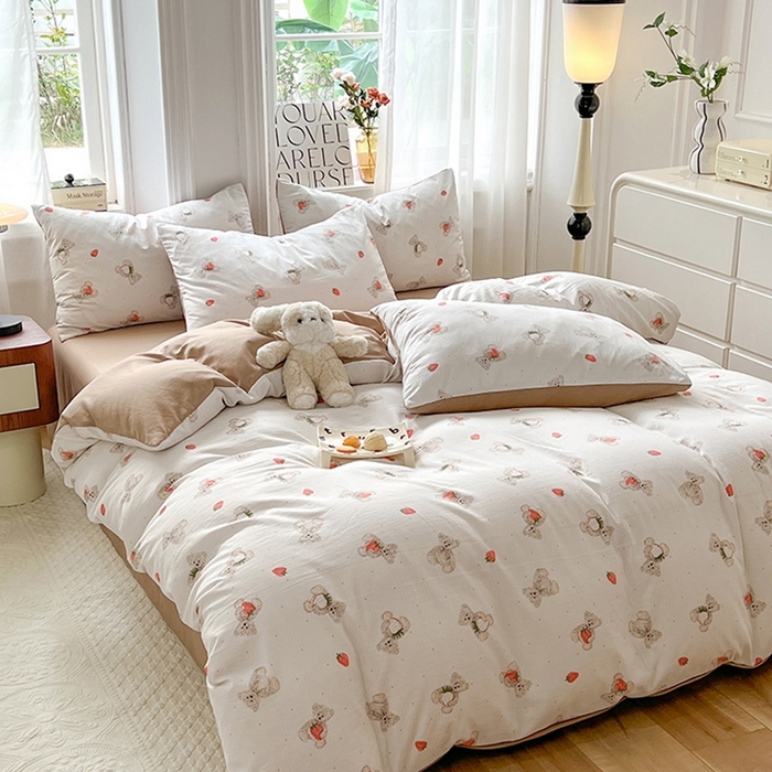 91家纺网 家纺一手货源 找家纺 妖妖家纺 2023新款有氧提花小竺棉印花四件套 草莓熊熊