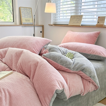 91家纺网 家纺一手货源 找家纺 （总）兰紫橙家纺 2025新款华夫格立体雕花牛奶绒四件套