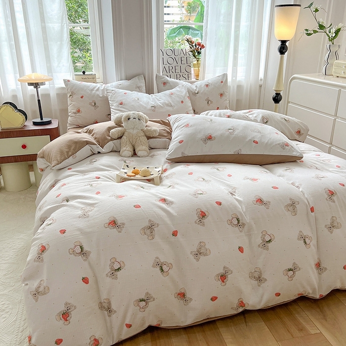 91家纺网 家纺一手货源 找家纺 妖妖家纺 2023新款有氧提花小竺棉印花四件套 草莓熊熊