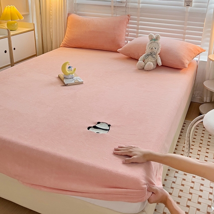 91家纺网 家纺一手货源 找家纺 N先生 2023秋冬新款高克重牛奶绒单床笠胖达系列 胖达-玫瑰粉