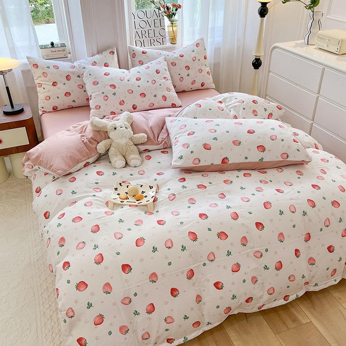 91家纺网 家纺一手货源 找家纺 妖妖家纺 2023新款有氧提花小竺棉印花四件套 草莓奶酪