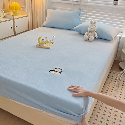 91家纺网 家纺一手货源 找家纺 N先生 2023秋冬新款高克重牛奶绒单床笠胖达系列 胖达-天空蓝