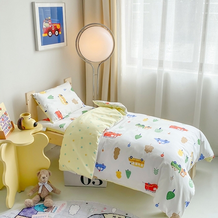 91家纺网 家纺一手货源 找家纺 沁童2023新款60支宝宝全棉儿童全棉三件套，幼儿园六件套一包拎 树林汽车