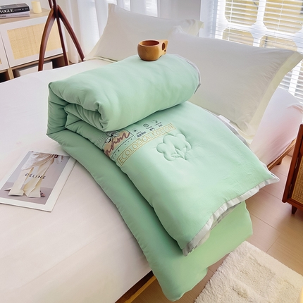 91家纺网 家纺一手货源 找家纺 鑫棉坊 2023新款新疆水洗棉纯色烫画棉花被被子被芯 薄荷绿