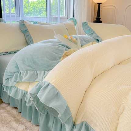 91家纺网 家纺一手货源 找家纺 晚安 2024新款纯色立体雕花牛奶绒烂花绒四件套韩版花边 玫瑰-白蓝