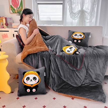 91家纺网 家纺一手货源 找家纺 （总）宝马家纺（原梦童画） 2023新款加厚牛奶绒毛巾绣熊猫抱枕被
