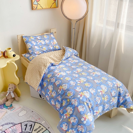 91家纺网 家纺一手货源 找家纺 沁童 2023新款13372全棉儿童豆豆绒加全棉三件套，幼儿园六件套 叮当猫灰