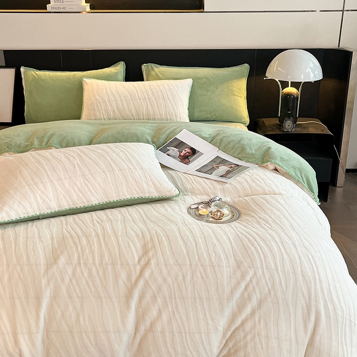 91家纺网 家纺一手货源 找家纺 澳梵 2023新款雕花牛奶绒贝壳边工艺四件套 林希-白绿