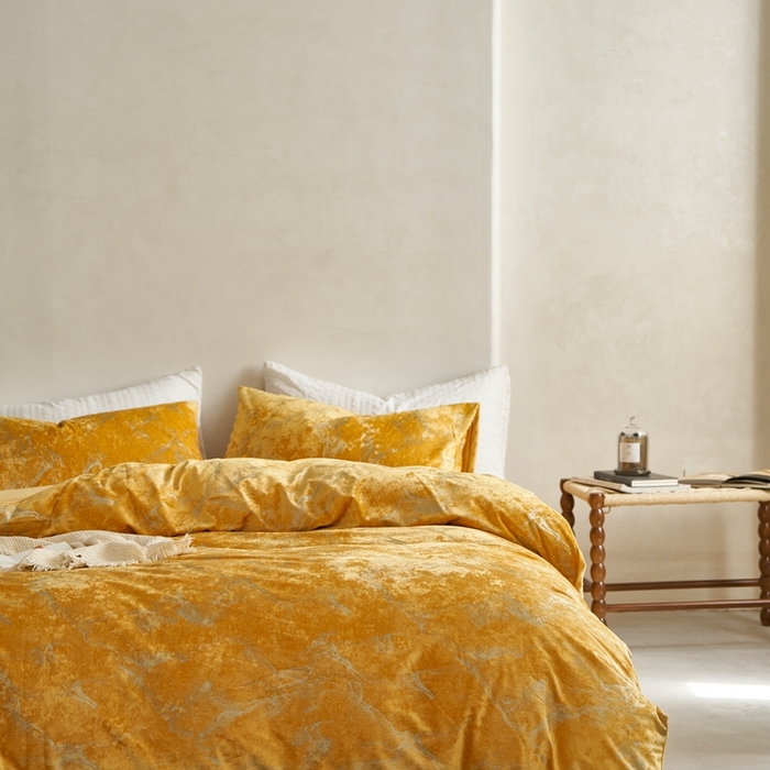 91家纺网 家纺一手货源 找家纺 安莱生活 2023年秋冬专版独创希腊绒天鹅绒烫银冰花四件套-银之光 银之光-姜黄