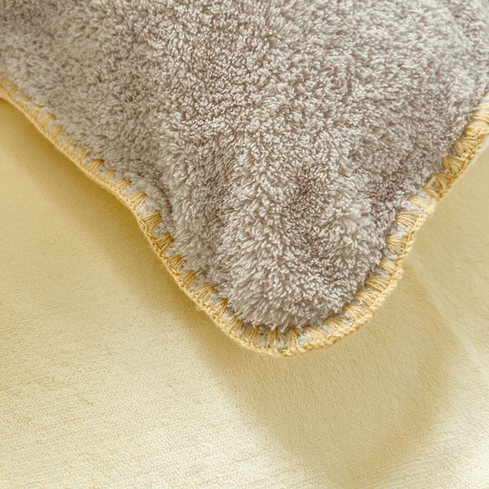 91家纺网 家纺一手货源 找家纺 蜜柚 2024新款暖阳绒牛奶绒贴标贝壳边四件套 花语-米灰