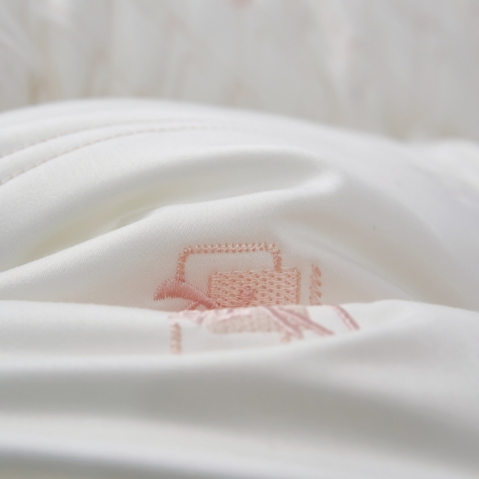 91家纺网 家纺一手货源 找家纺 拾光枕芯 2023新款天丝棉青青子钦悠悠我心枕枕头枕芯 悠悠我心豆粉