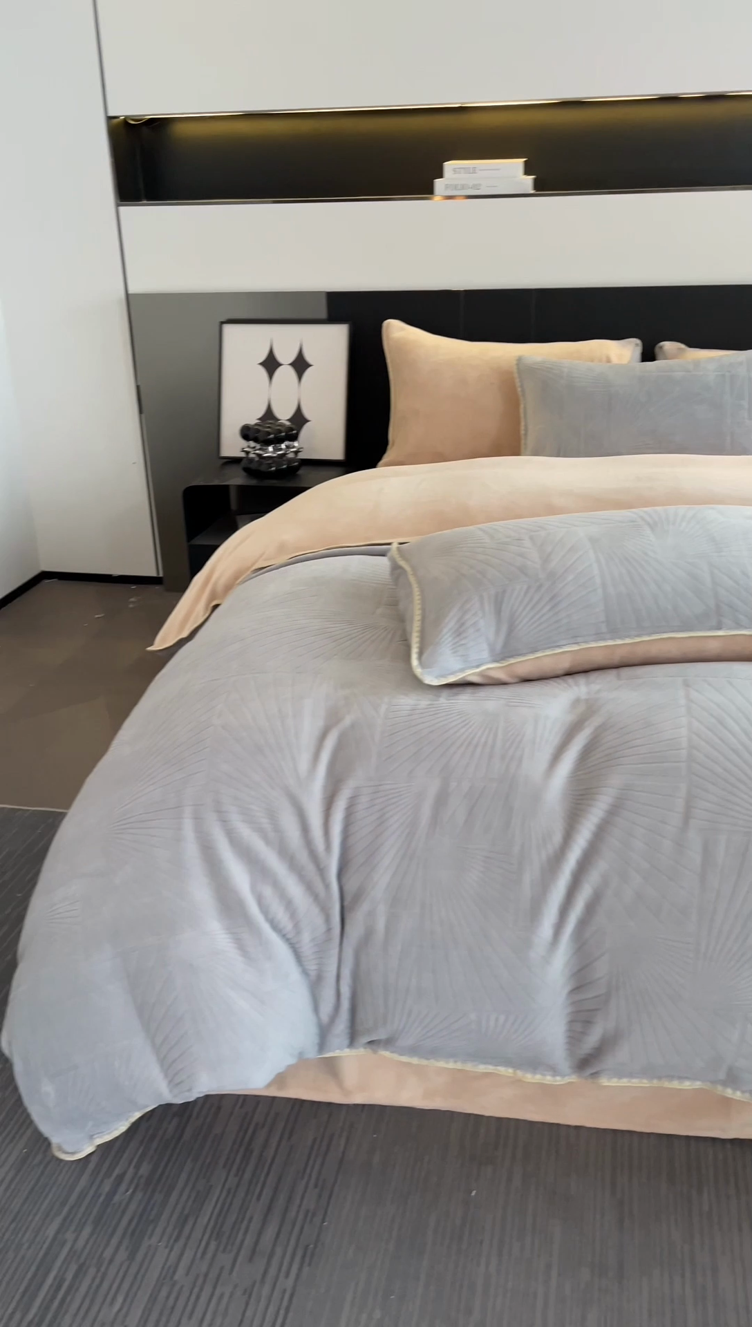 91家纺网 家纺一手货源 找家纺 澳梵 2023新款雕花牛奶绒贝壳边工艺四件套 贝拉-灰