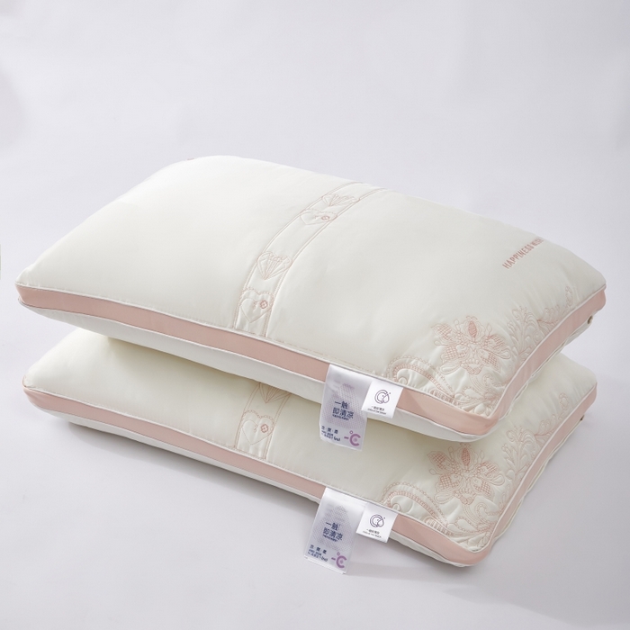 91家纺网 家纺一手货源 找家纺 （总）拾光枕芯 2023新款天丝粉红桃心枕枕头枕芯