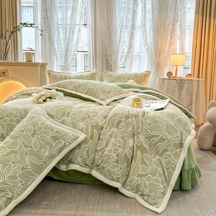 91家纺网 家纺一手货源 找家纺 涵美人家纺 2025新款直播230g包边烂花剪花雕花牛奶绒四件套法莱金貂獭兔毛绒四件套 花蔓罗 抹茶绿