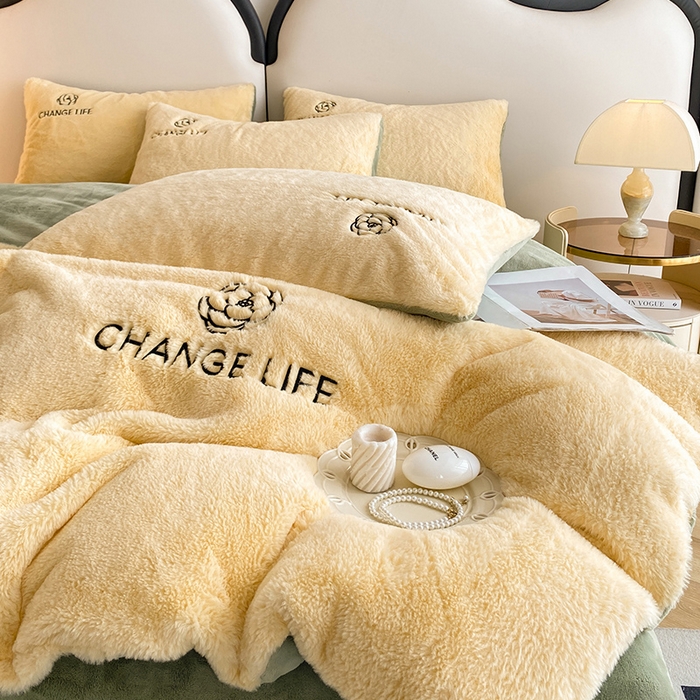 91家纺网 家纺一手货源 找家纺 澳梵 2023新款【山茶花】小香风刺绣兔兔绒牛奶绒四件 山茶花-嫩黄