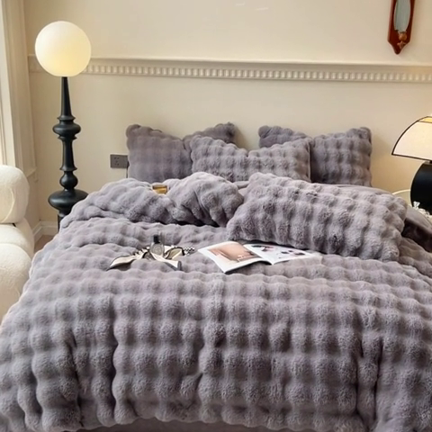 91家纺网 家纺一手货源 找家纺 慕尚 2025新款480g加厚兔毛绒兔兔绒四件套 薇妮绅士灰