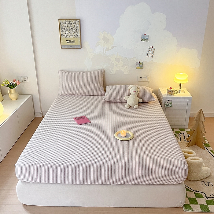 91家纺网 家纺一手货源 找家纺 三朵 2023年新款秋冬牛奶绒床笠 洛卡豆沙