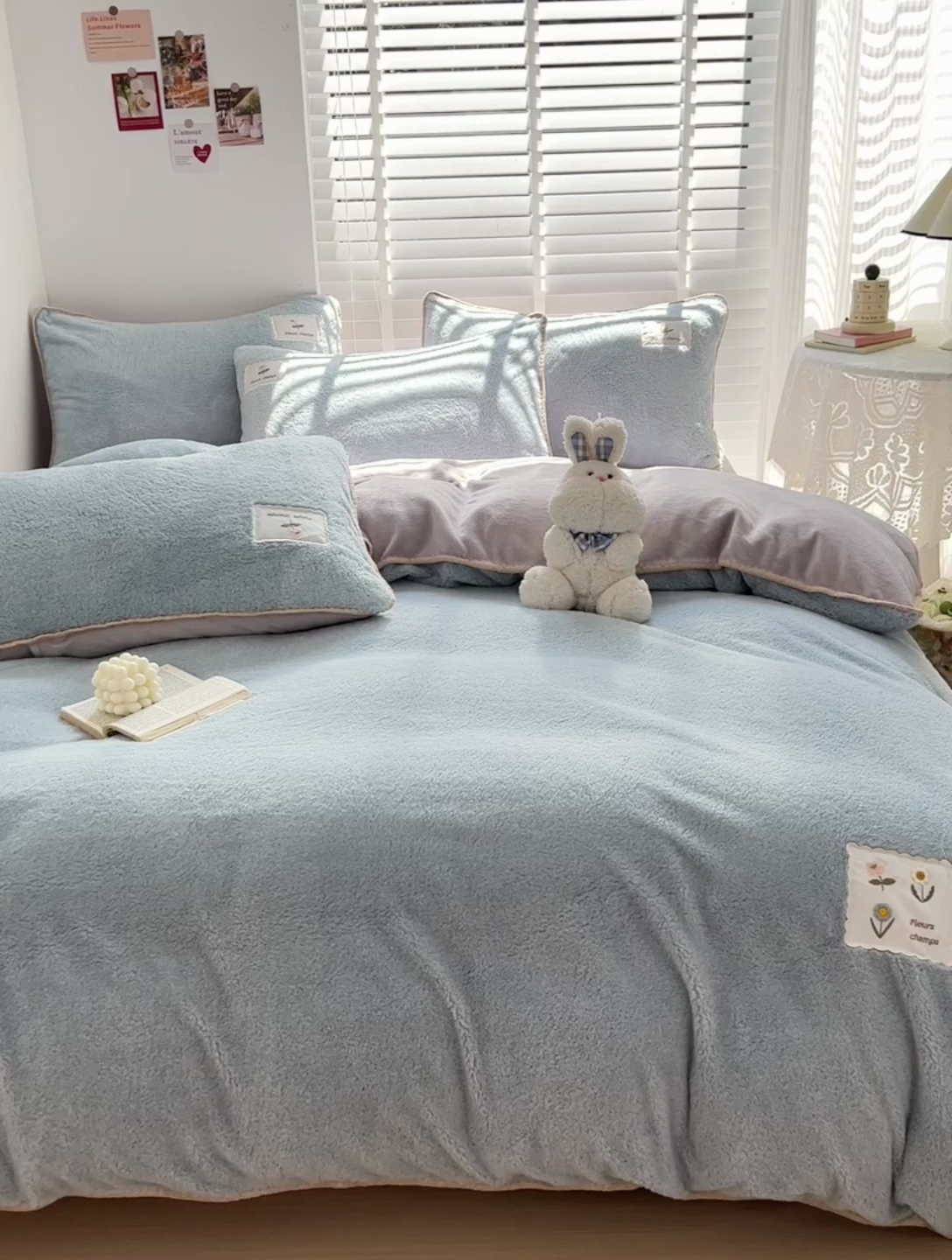 91家纺网 家纺一手货源 找家纺 蜜柚 2024新款暖阳绒牛奶绒贴标贝壳边四件套 花语-蓝灰