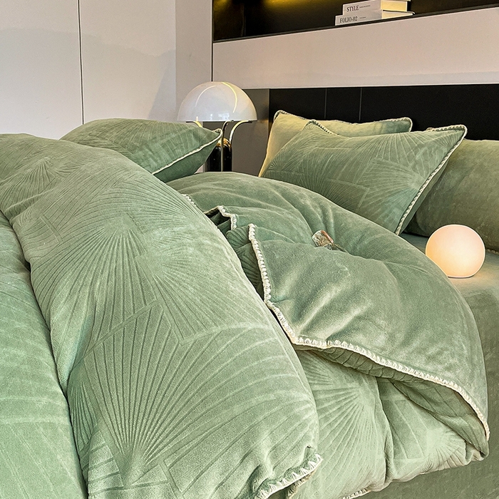 91家纺网 家纺一手货源 找家纺 澳梵 2023新款雕花牛奶绒贝壳边工艺四件套 贝拉-草绿