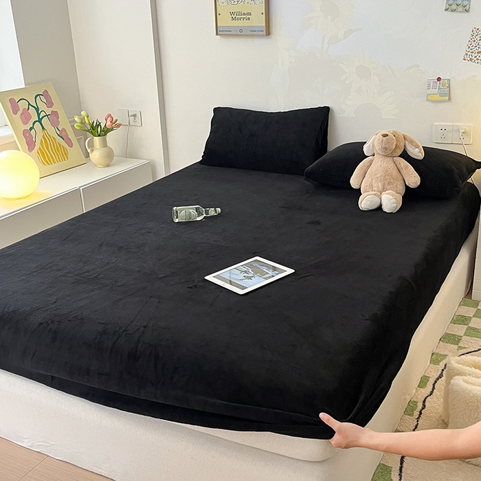 91家纺网 家纺一手货源 找家纺 三朵 2023年新款秋冬牛奶绒床笠 黑色