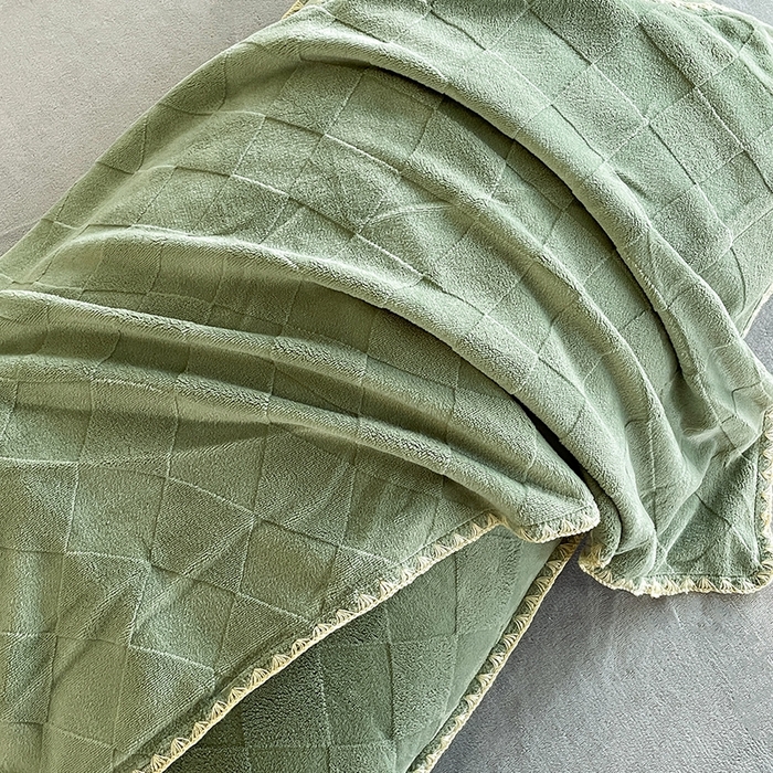 91家纺网 家纺一手货源 找家纺 澳梵 2023新款雕花牛奶绒贝壳边工艺四件套 简格-草绿