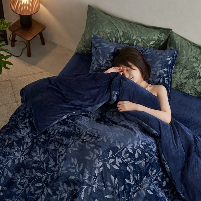 91家纺网 家纺一手货源 找家纺 安莱生活 2023年秋冬专版独创希腊绒天鹅绒烫银冰花四件套-布鲁塞尔 布鲁塞尔-深蓝