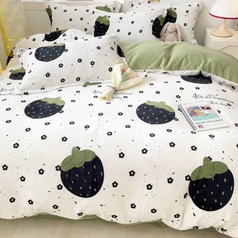 91家纺网 家纺一手货源 找家纺 丝羽坊 2023新款加厚小清新牛奶绒印花四件套单被套 草莓物语