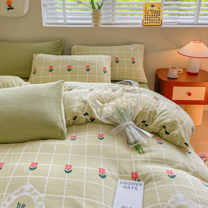 91家纺网 家纺一手货源 找家纺 三朵 2023新款牛奶绒小清新系列四件套 花千束