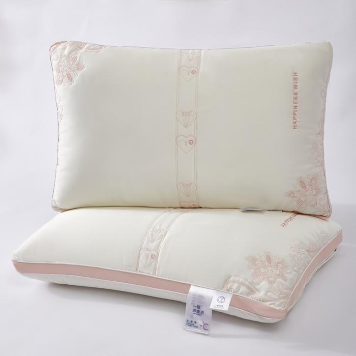 91家纺网 家纺一手货源 找家纺 （总）拾光枕芯 2023新款天丝粉红桃心枕枕头枕芯