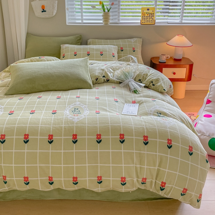 91家纺网 家纺一手货源 找家纺 三朵 2023新款牛奶绒小清新系列四件套 花千束