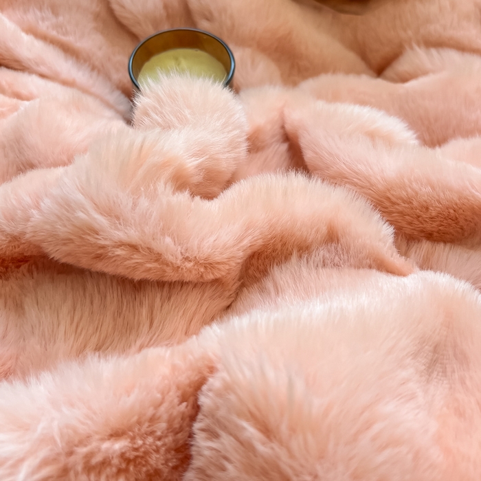 91家纺网 家纺一手货源 找家纺 慕尚 2025新款480g加厚兔毛绒兔兔绒四件套 薇妮肉粉