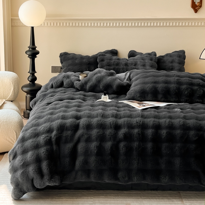 91家纺网 家纺一手货源 找家纺 慕尚 2025新款480g加厚兔毛绒兔兔绒四件套 薇妮黑灰