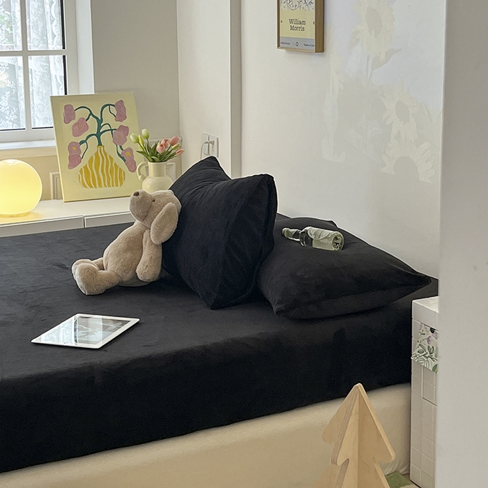 91家纺网 家纺一手货源 找家纺 三朵 2023年新款秋冬牛奶绒床笠 黑色