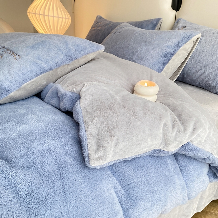 91家纺网 家纺一手货源 找家纺 澳梵 2023新款【山茶花】小香风刺绣兔兔绒牛奶绒四件 山茶花-雾霾蓝