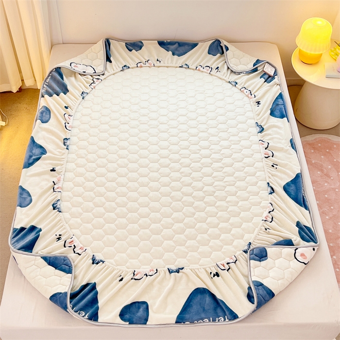 91家纺网 家纺一手货源 找家纺 梦舒羽 2025新款牛奶绒夹棉床笠床罩床单床盖床护垫套三件套 爱心兔